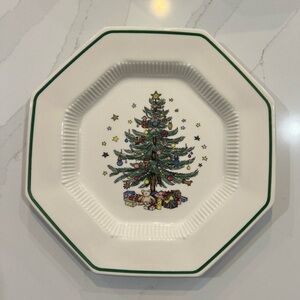 Nikko Christmastime Dinner Plate Octagonal 10 Inch Christmas Tree Made in Japan